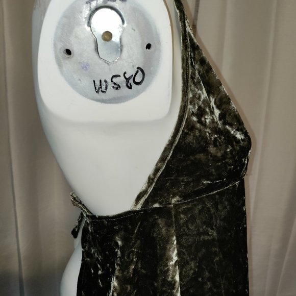 Don't Ask Why - Green Velvet Haltered Crop Top (Made in Italy) - Picture 5 of 8